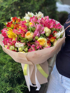 Bouquet 39 Pfingstrosen & Alstroemeria