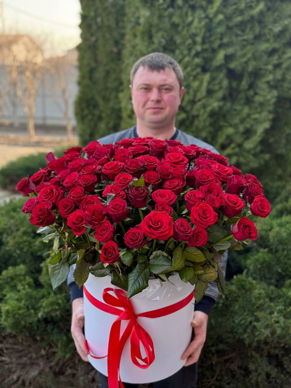 Blumen in der Hutbox L 101 Rosen (Rot)