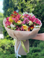 Bouquet 39 Pfingstrosen & Alstroemeria