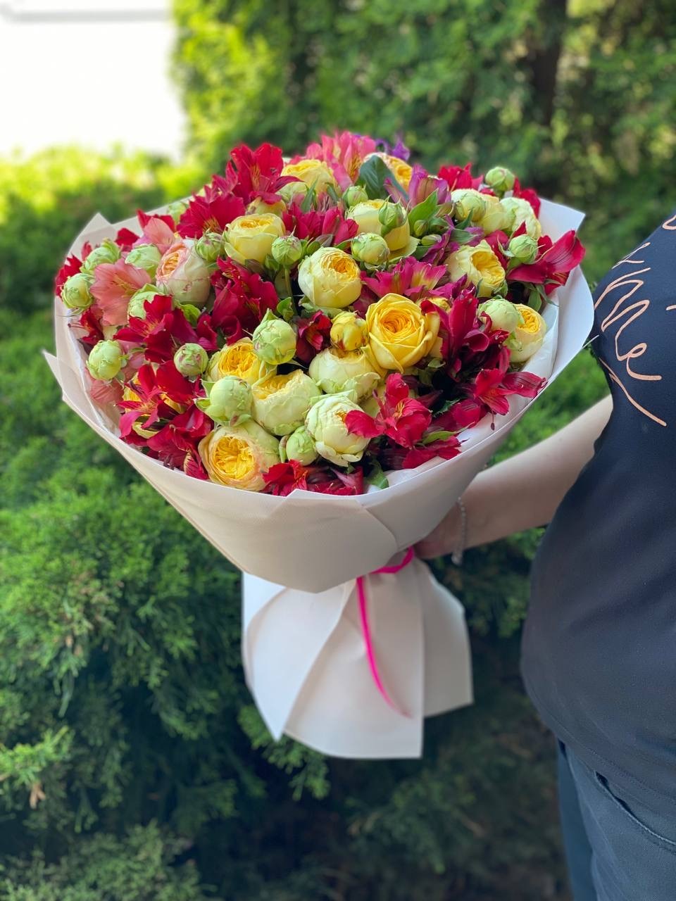 Bouquet 39 Pfingstrosen & Alstroemeria