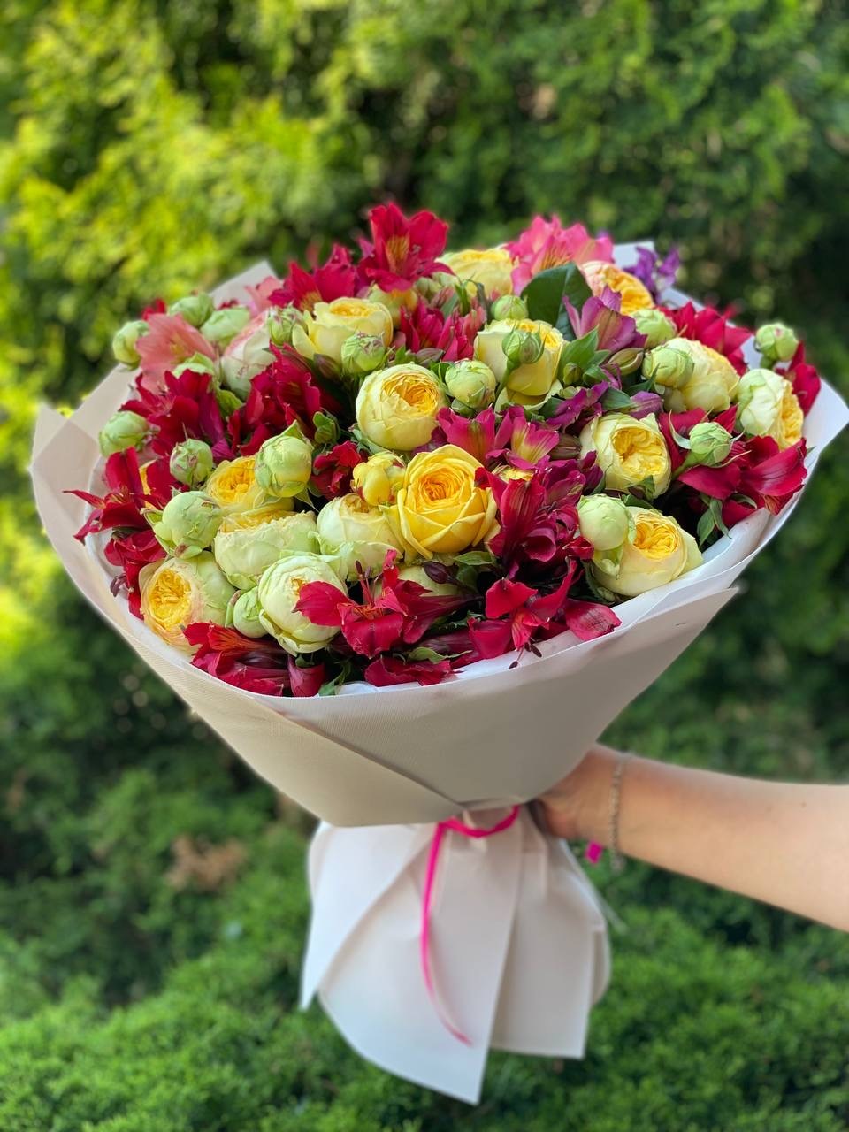 Bouquet 39 Pfingstrosen & Alstroemeria