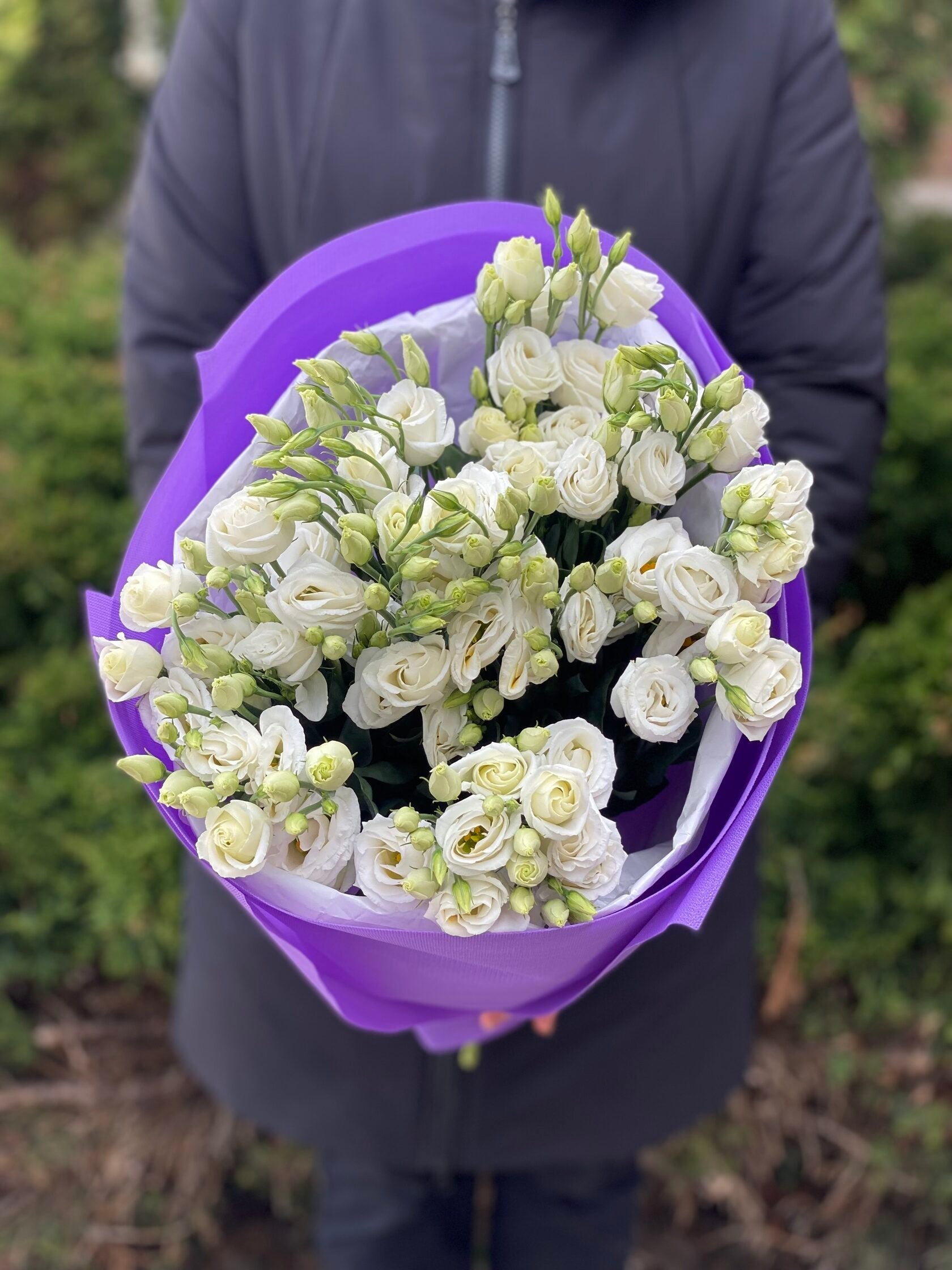 9 Stiele Eustoma weiß (70 cm)
