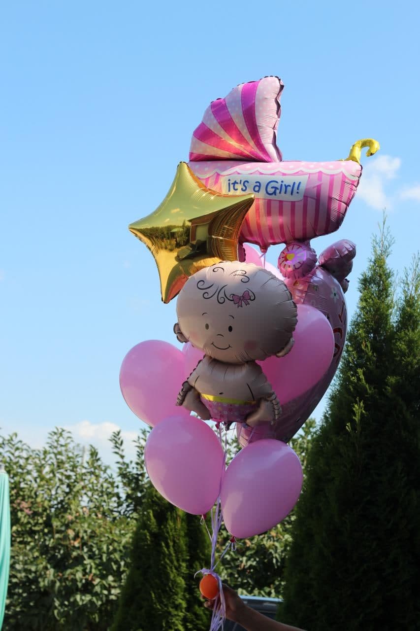 Set: Für Mädchen zur Entlassung aus der Klinik (Großer Fuß, Kinderwagen, Baby-Mädchen, goldener Stern und 7 rosa Latexballons)