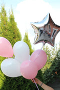 Set: 1 Folienstern (Grau) und 6 Latexballons (Weiß und Rosa)